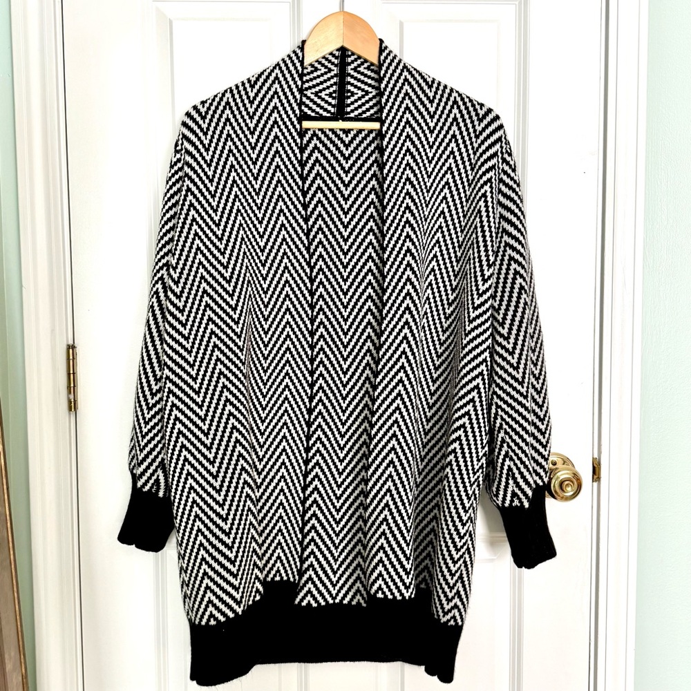 Chevron Pattern Black and White Open Cardigan Sweater Size Large